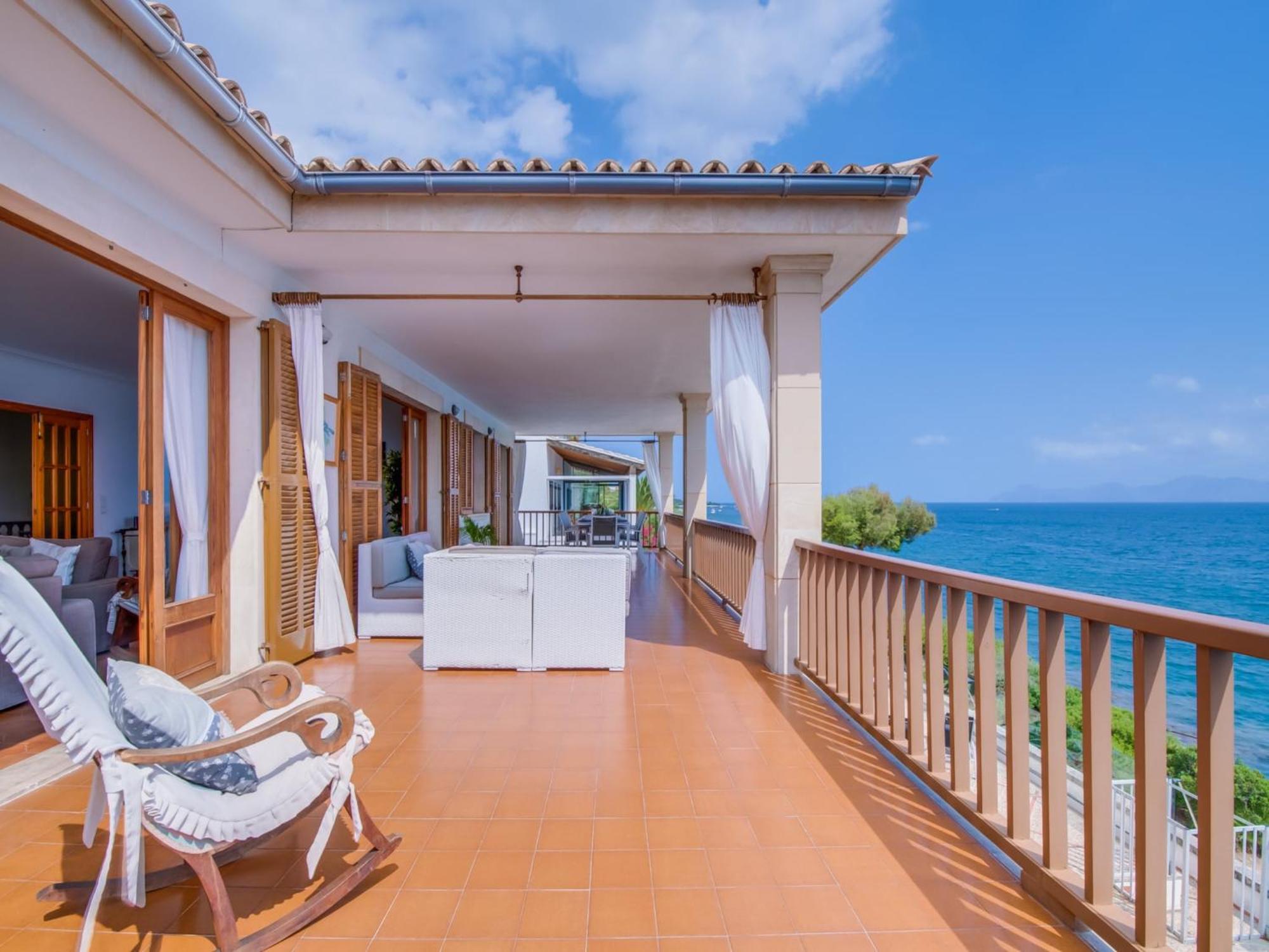 Seafront In Holiday home *