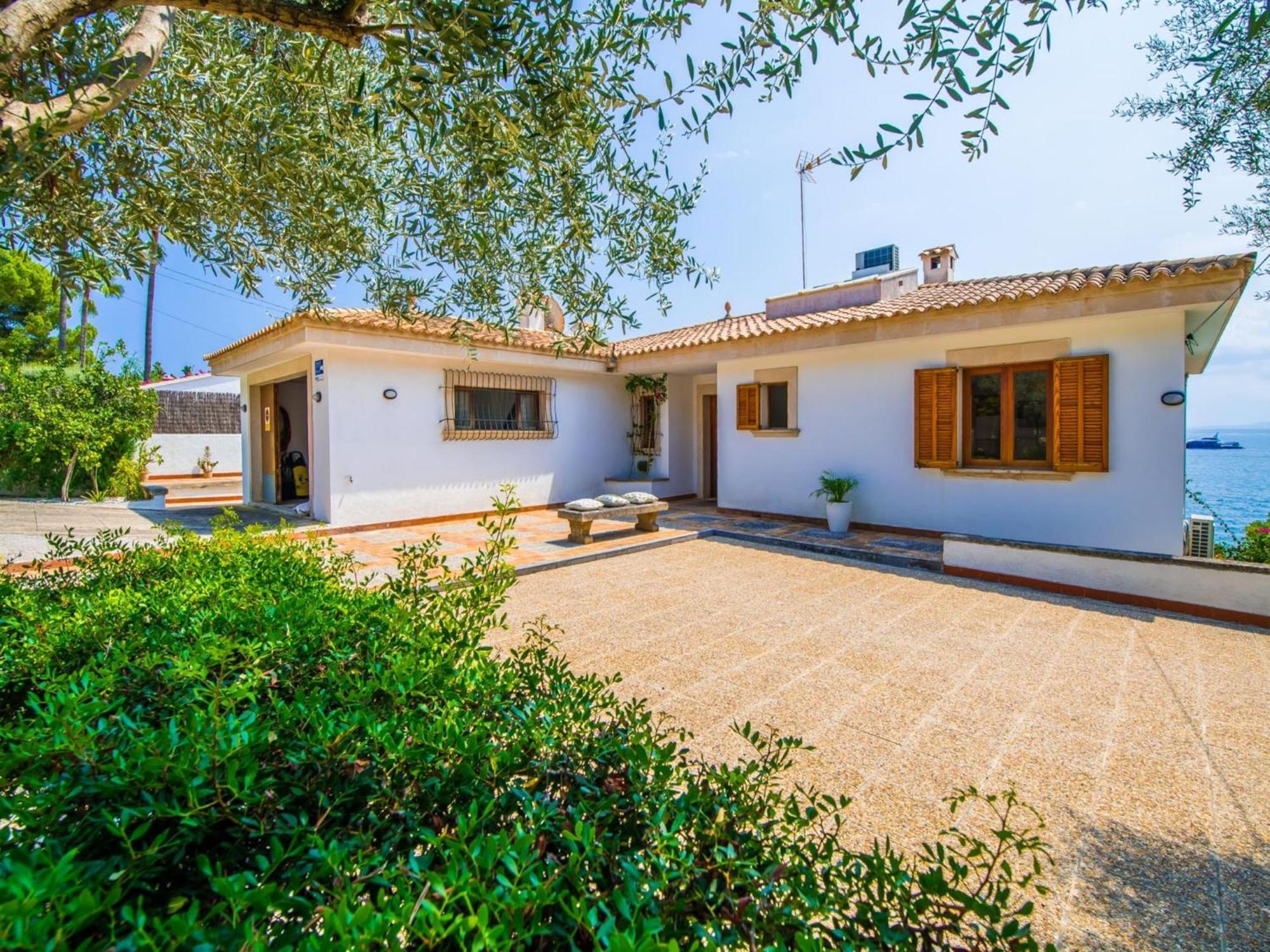 Holiday home Seafront In